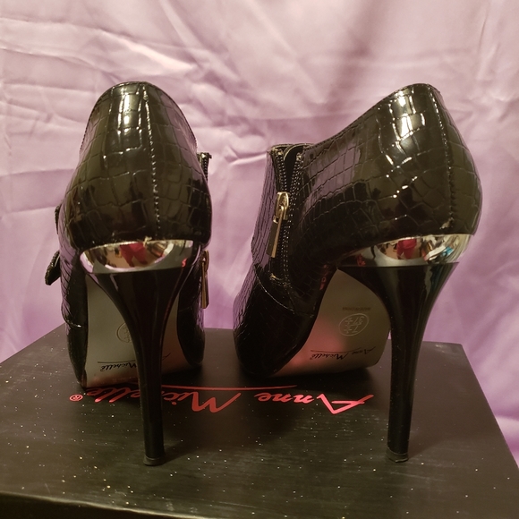 Shoes - Picture 3 of 6